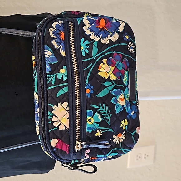 Vera Bradley blue flowered crossbody carryall - Picture 3 of 12